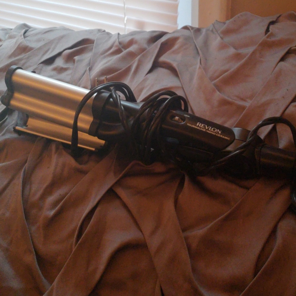 SOLD Revlon Crimper